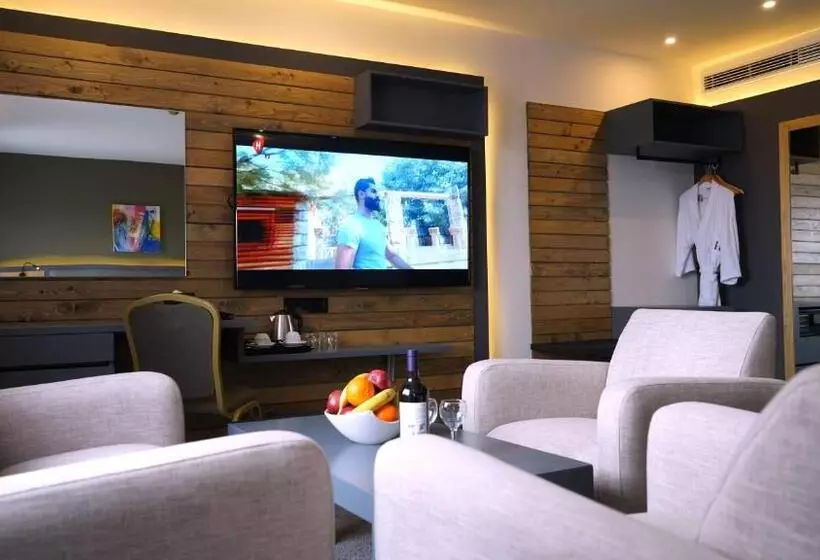 Aitch Boutique Hotel   An Lih