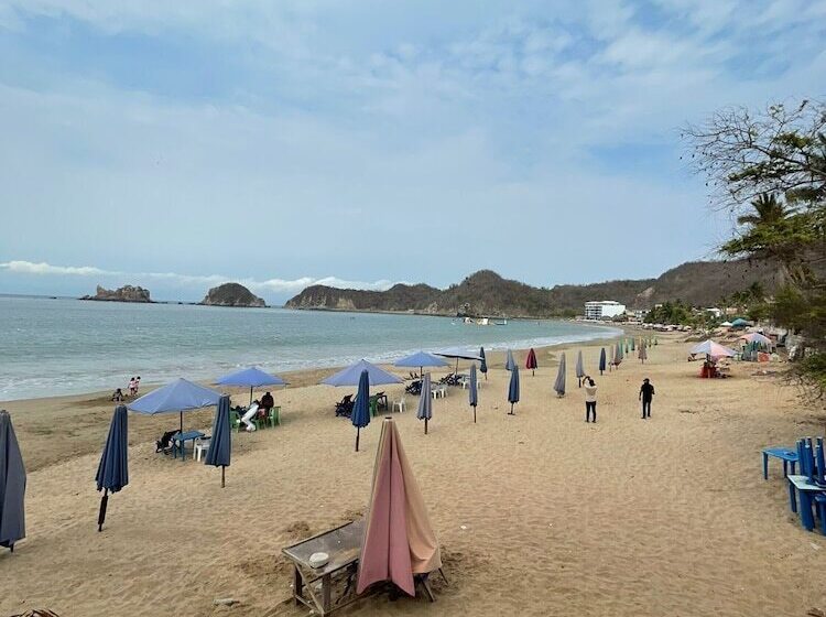 בית מלון כפרי Coco Mar Suites