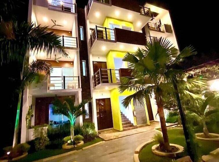 בית מלון כפרי Coco Mar Suites