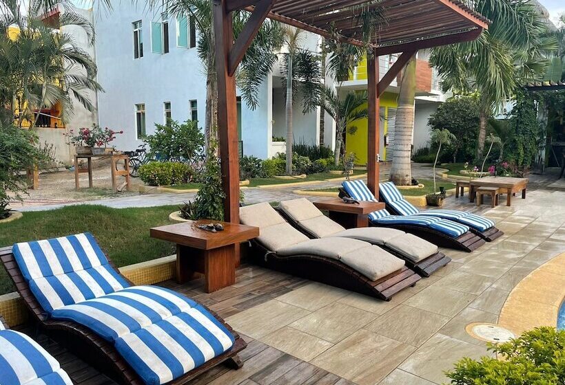 בית מלון כפרי Coco Mar Suites