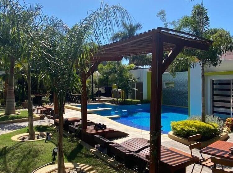 בית מלון כפרי Coco Mar Suites