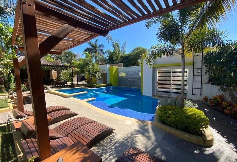 בית מלון כפרי Coco Mar Suites