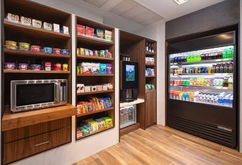 ホテル Courtyard By Marriott Owatonna Downtown