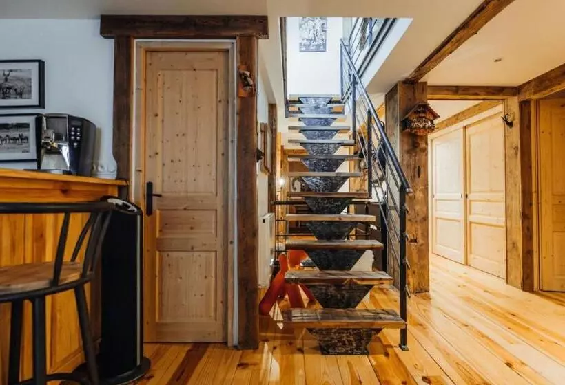 هتل Farmhouse With 4 Bedrooms 4 Bathrooms Private Parking Sauna Terrace