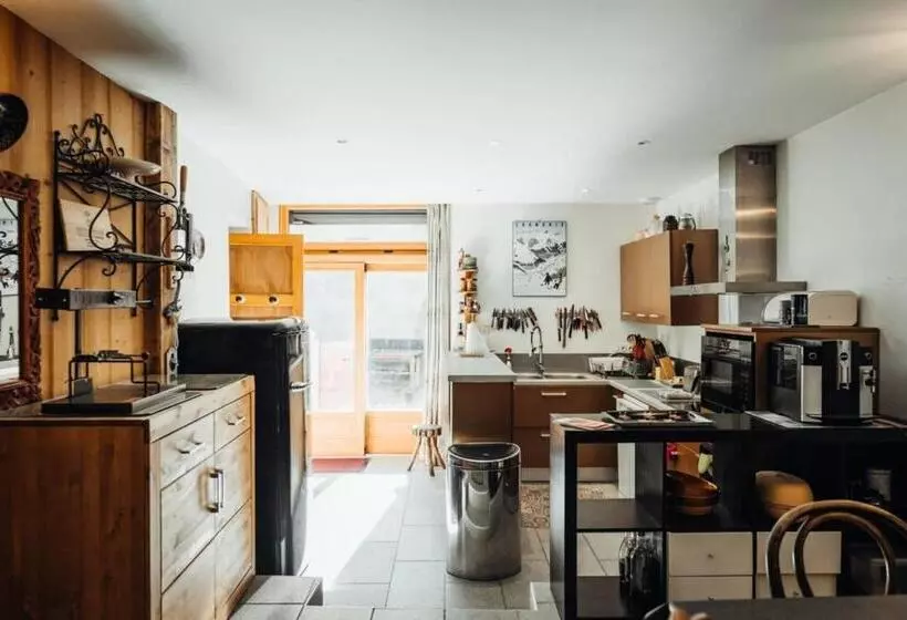 هتل Farmhouse With 4 Bedrooms 4 Bathrooms Private Parking Sauna Terrace