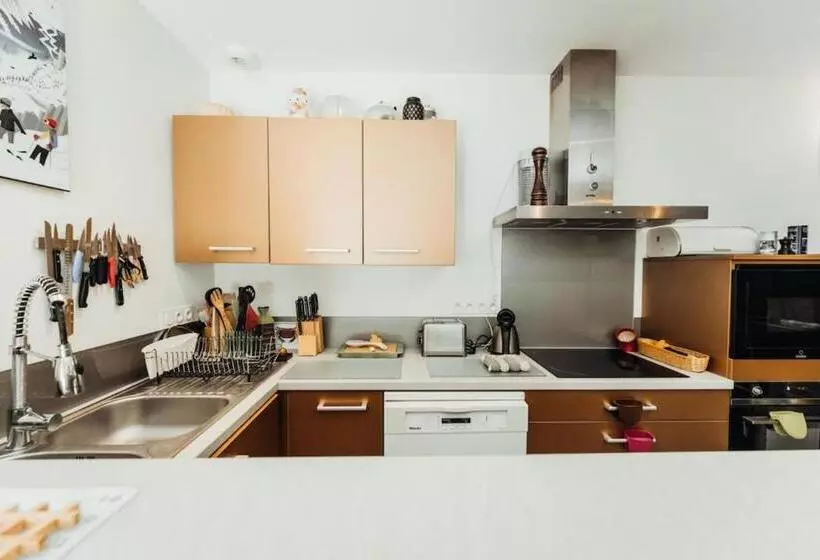هتل Farmhouse With 4 Bedrooms 4 Bathrooms Private Parking Sauna Terrace