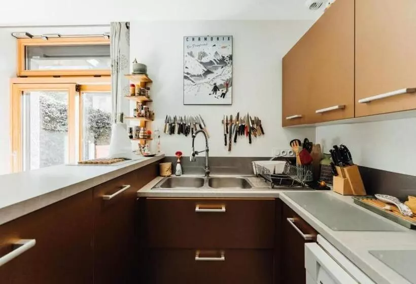 هتل Farmhouse With 4 Bedrooms 4 Bathrooms Private Parking Sauna Terrace