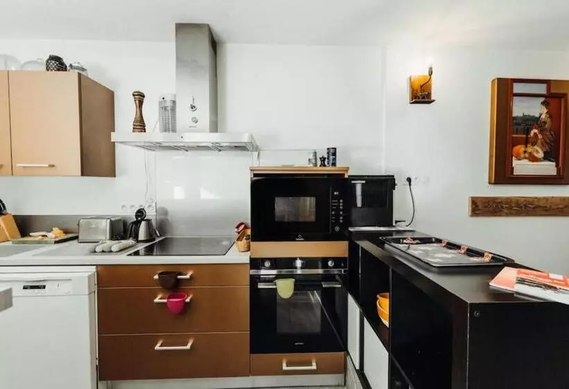 هتل Farmhouse With 4 Bedrooms 4 Bathrooms Private Parking Sauna Terrace