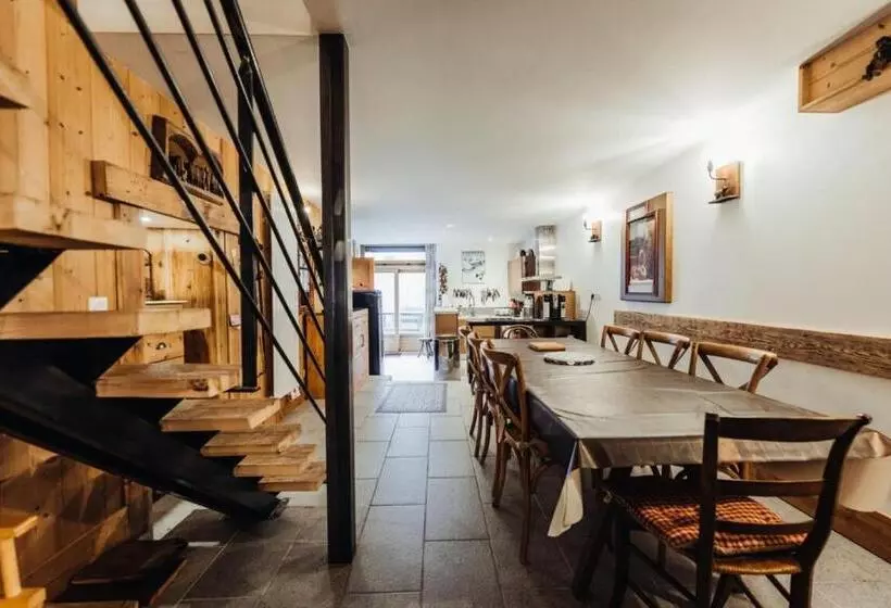 هتل Farmhouse With 4 Bedrooms 4 Bathrooms Private Parking Sauna Terrace