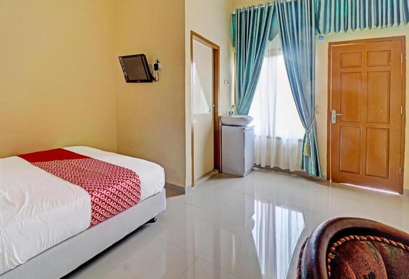 Hotel Oyo 90945 Arizon Kost