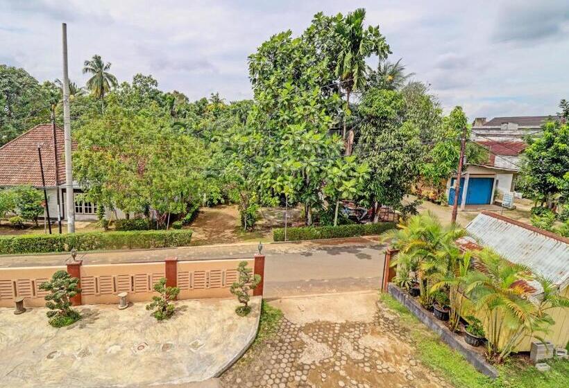 Hotel Oyo 90945 Arizon Kost