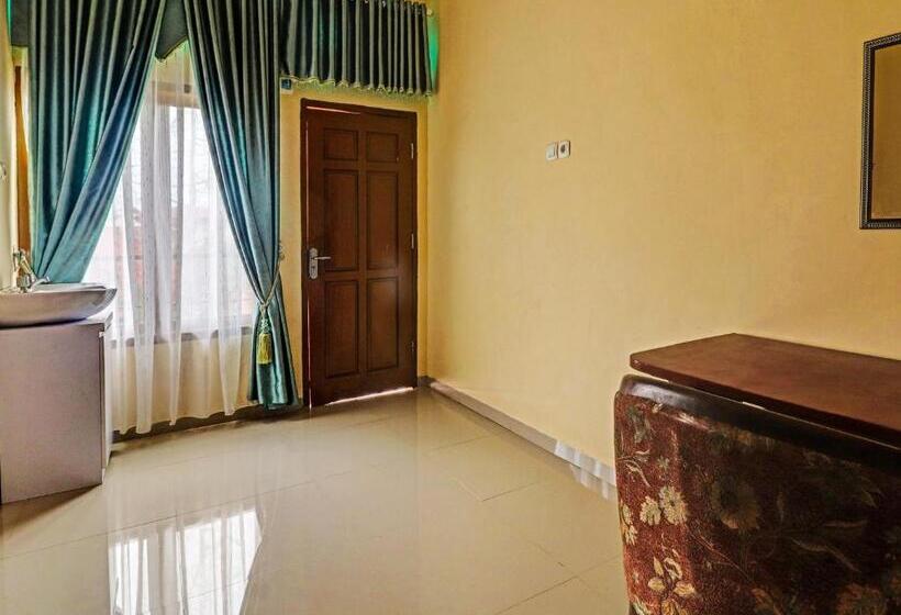 Hotel Oyo 90945 Arizon Kost
