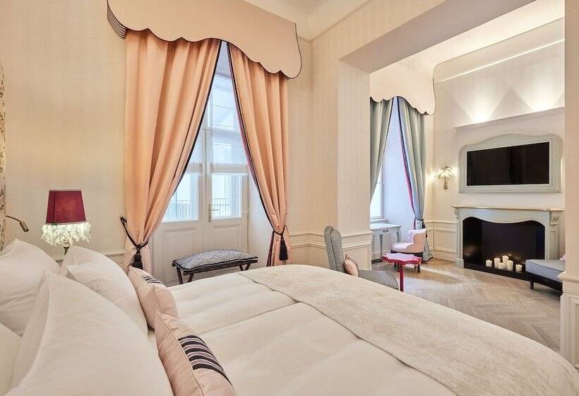 호텔 The Leo Grand