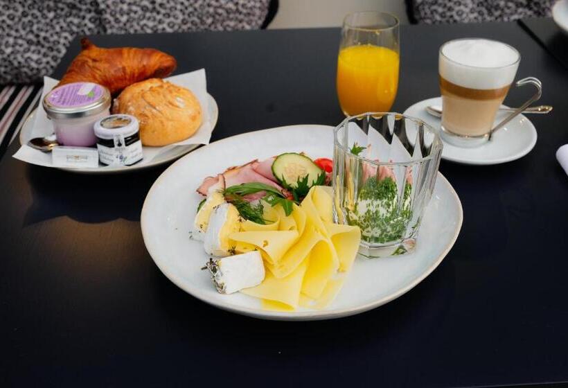 호텔 The Leo Grand