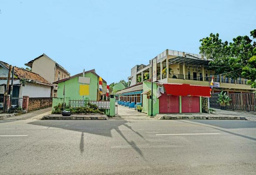 פנסיון Spot On 91312 Kost Arfa