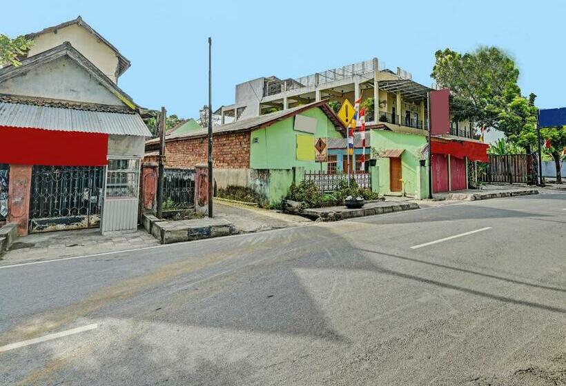 פנסיון Spot On 91312 Kost Arfa