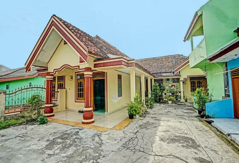 פנסיון Spot On 91312 Kost Arfa