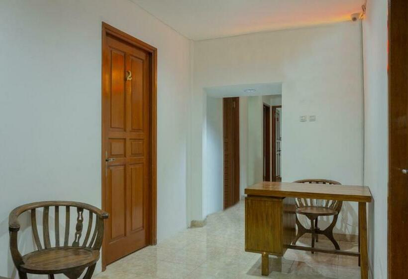 פנסיון Spot On 91312 Kost Arfa