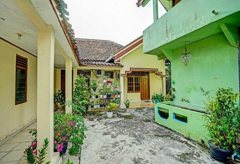 פנסיון Spot On 91312 Kost Arfa