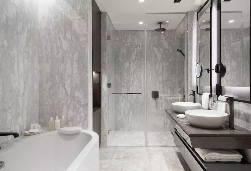 Jw Marriott Hotel Istanbul Marmara Sea