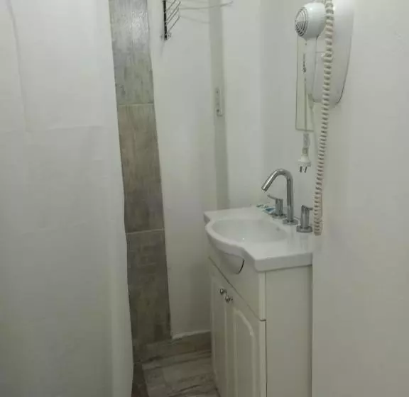 پانسیون El Faro Hostel