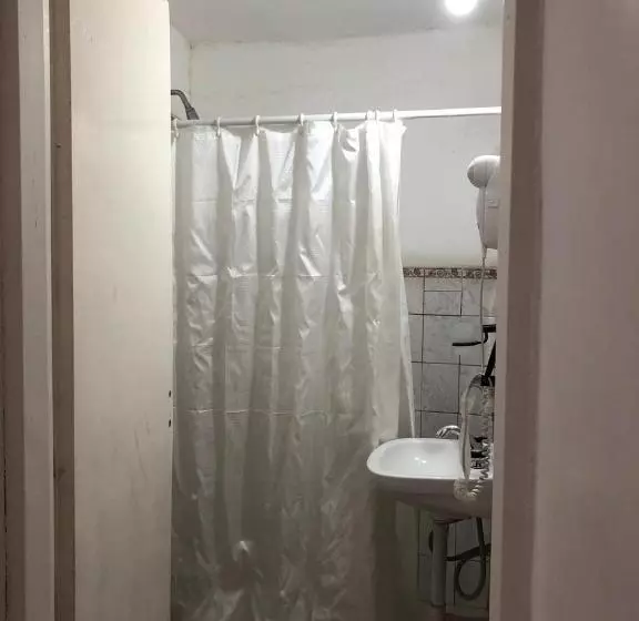 پانسیون El Faro Hostel