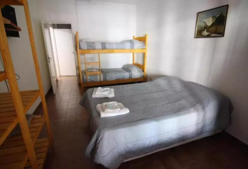 پانسیون El Faro Hostel