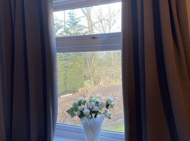 بنسيون Stansted Airport Guest Rooms