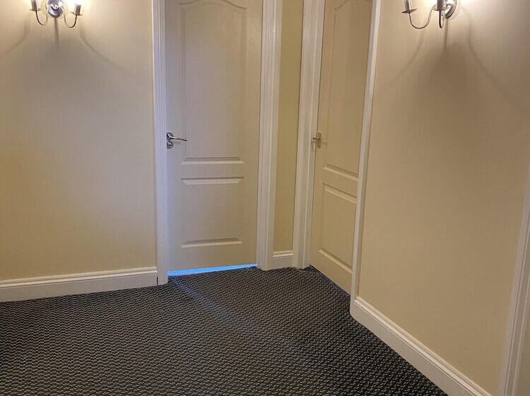 بنسيون Stansted Airport Guest Rooms