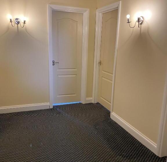 بنسيون Stansted Airport Guest Rooms