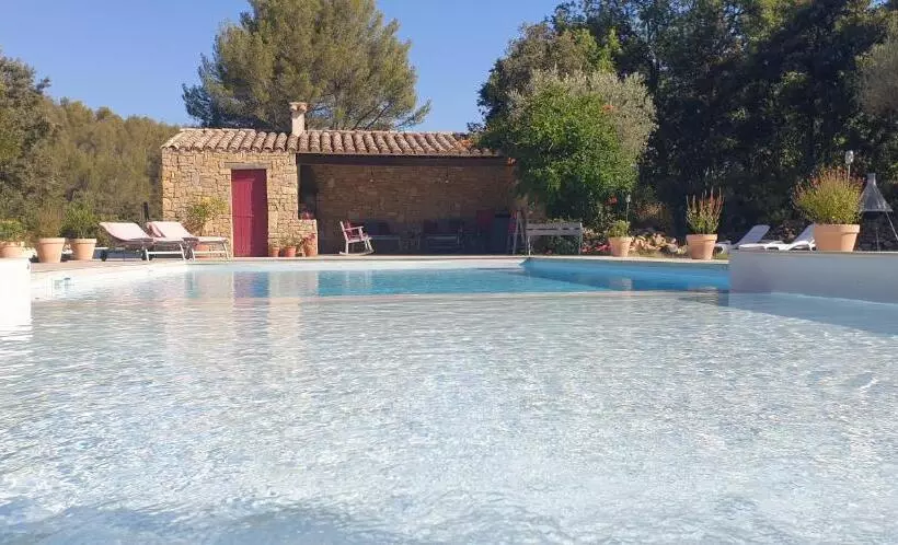 Aamiaismajoitus (B&B) Mas Des Rochers   Romance Tropicale