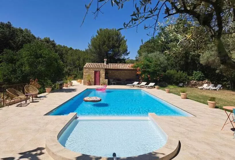 Aamiaismajoitus (B&B) Mas Des Rochers   Romance Tropicale