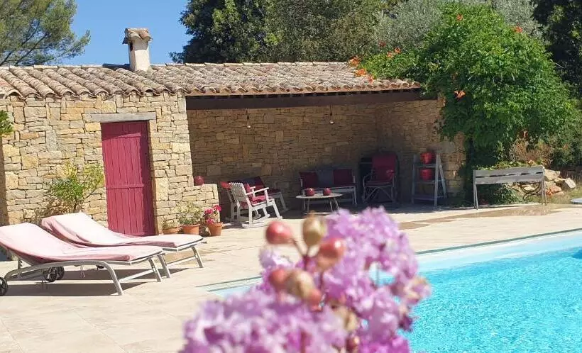 Aamiaismajoitus (B&B) Mas Des Rochers   Romance Tropicale