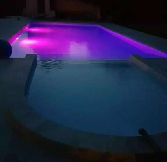 Aamiaismajoitus (B&B) Mas Des Rochers   Romance Tropicale