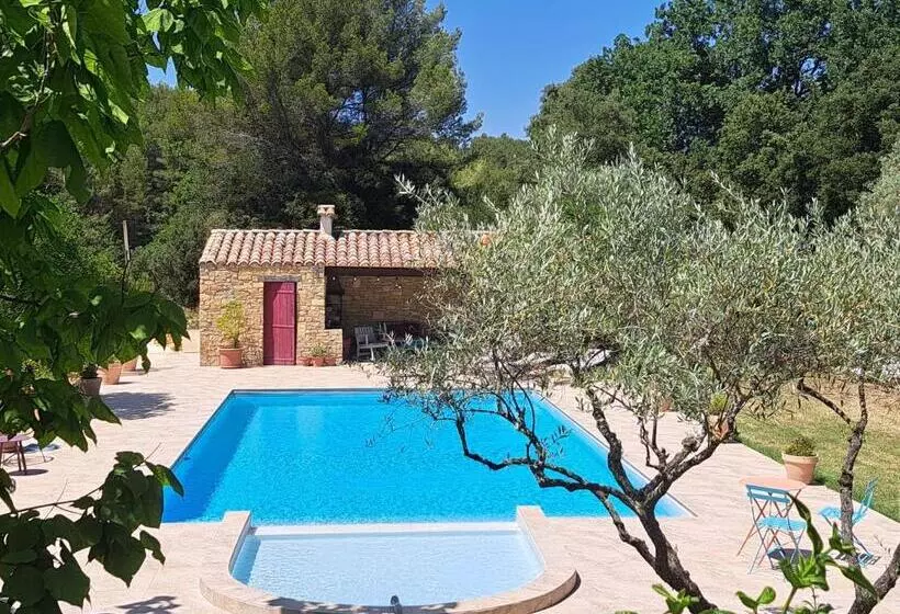 Aamiaismajoitus (B&B) Mas Des Rochers   Romance Tropicale