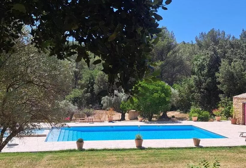 Aamiaismajoitus (B&B) Mas Des Rochers   Romance Tropicale