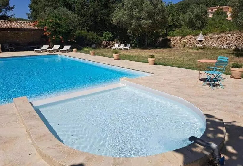 Aamiaismajoitus (B&B) Mas Des Rochers   Romance Tropicale