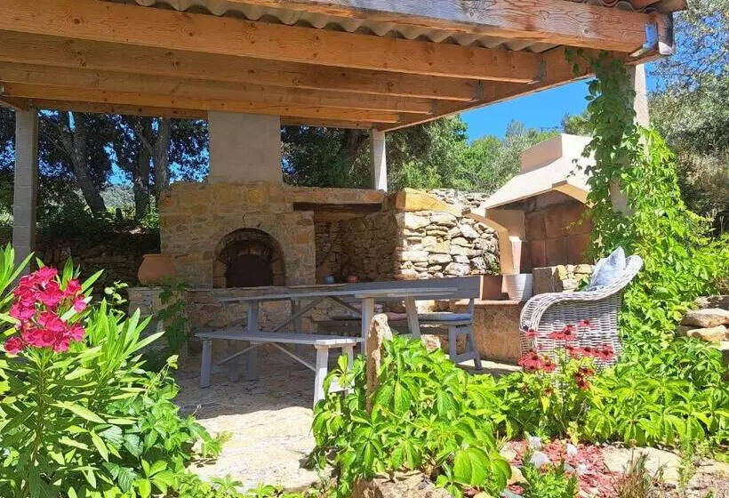 Aamiaismajoitus (B&B) Mas Des Rochers   Romance Tropicale