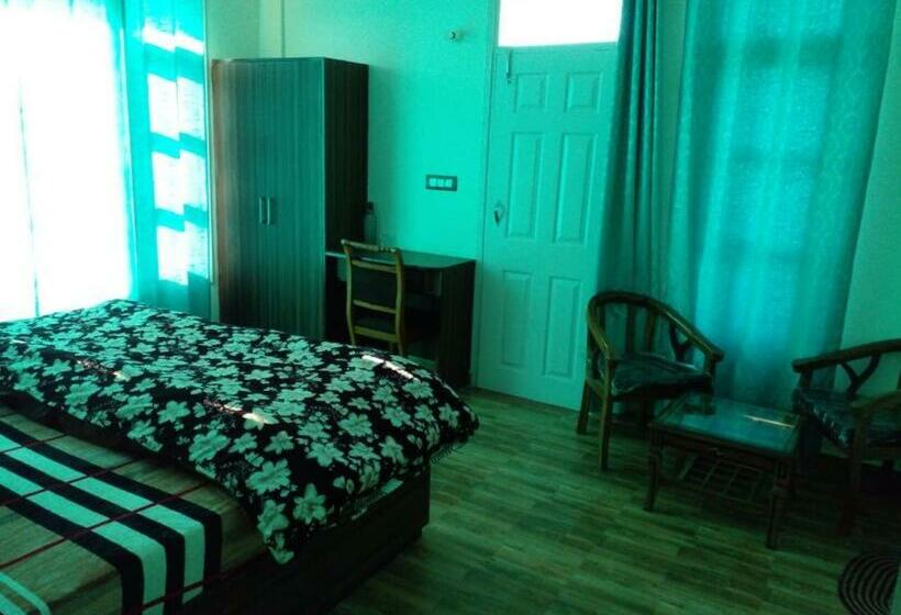 Bed and Breakfast Royal Ace With Balcony View Mashobra