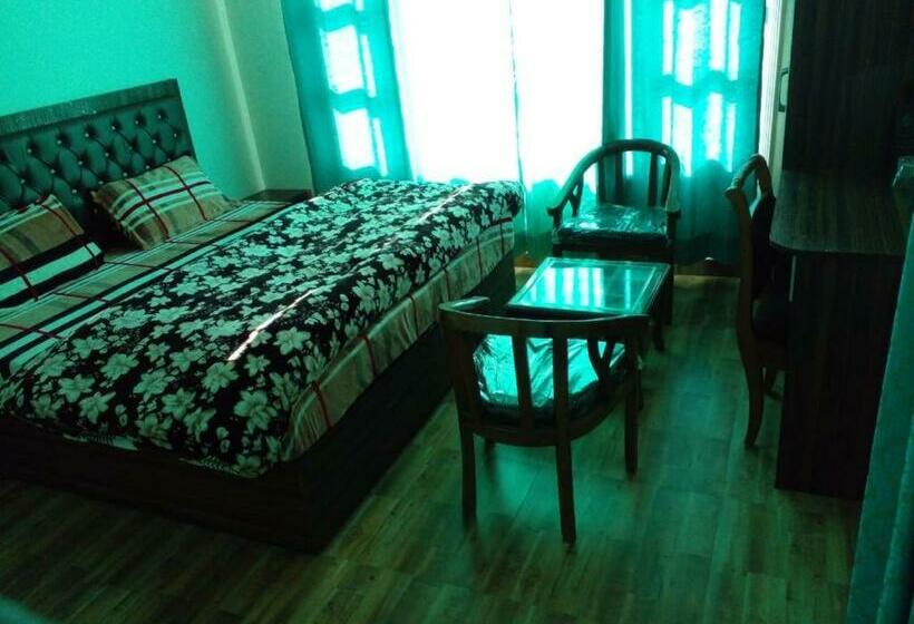 Bed and Breakfast Royal Ace With Balcony View Mashobra