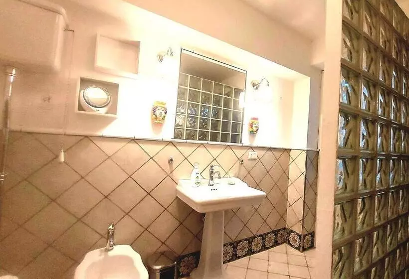 Vfh Villa Flavia Eco B&b   50 Metri Dal Mare