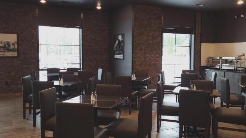 Cobblestone Hotel & Suites International Falls