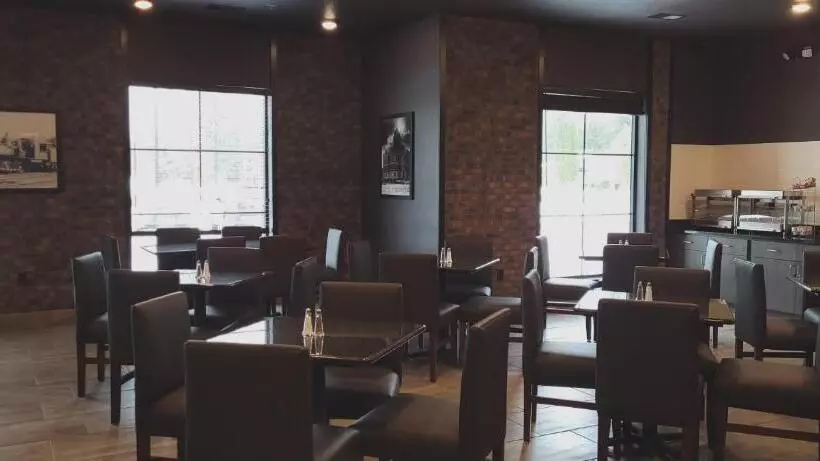 Cobblestone Hotel & Suites International Falls