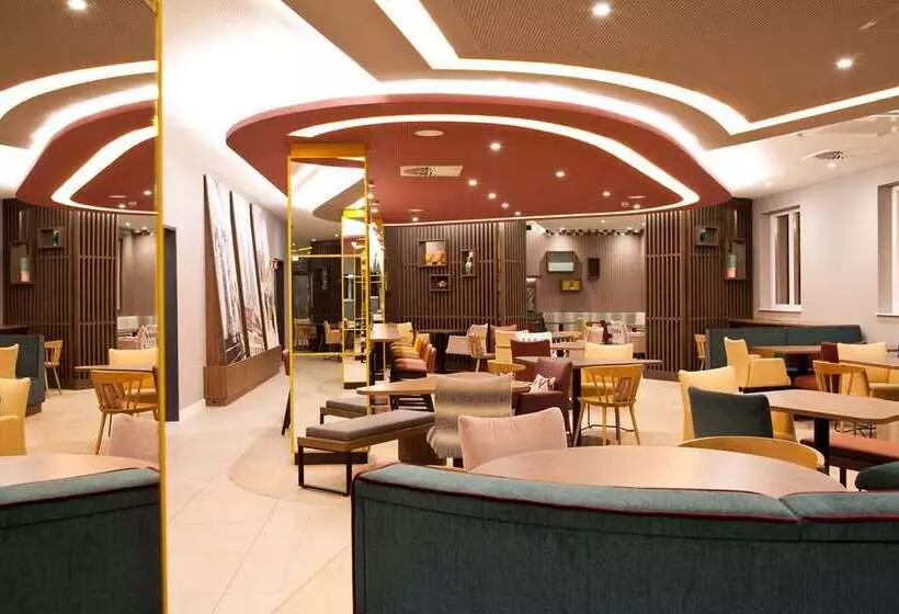 Hotelli Hampton By Hilton Regensburg