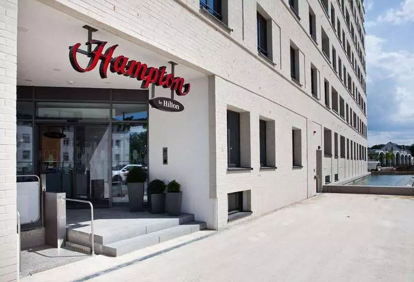 Hotelli Hampton By Hilton Regensburg