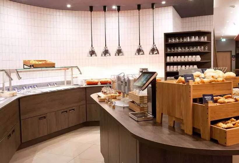 Hotelli Hampton By Hilton Regensburg