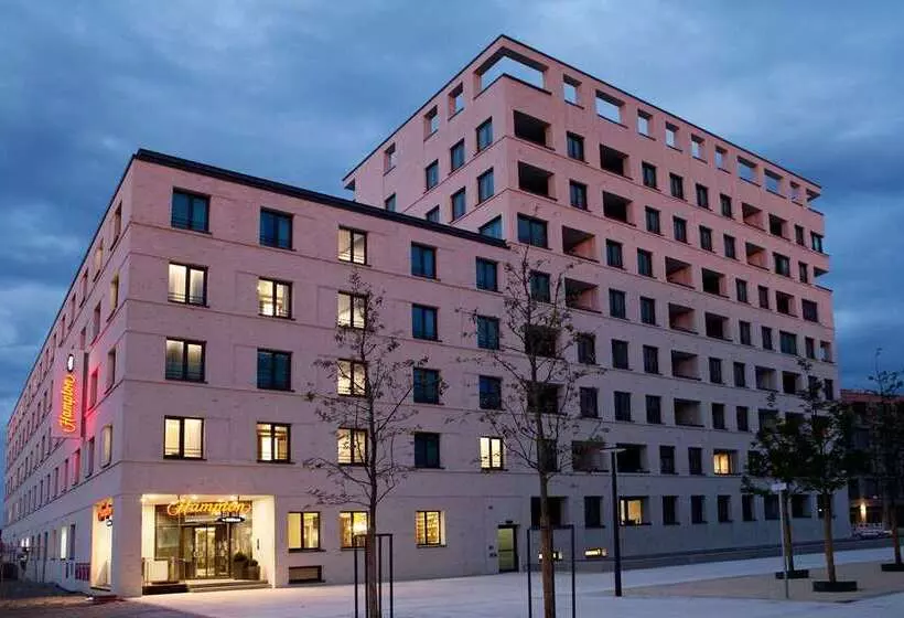 Hotelli Hampton By Hilton Regensburg
