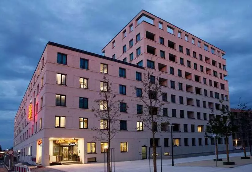 Hotelli Hampton By Hilton Regensburg