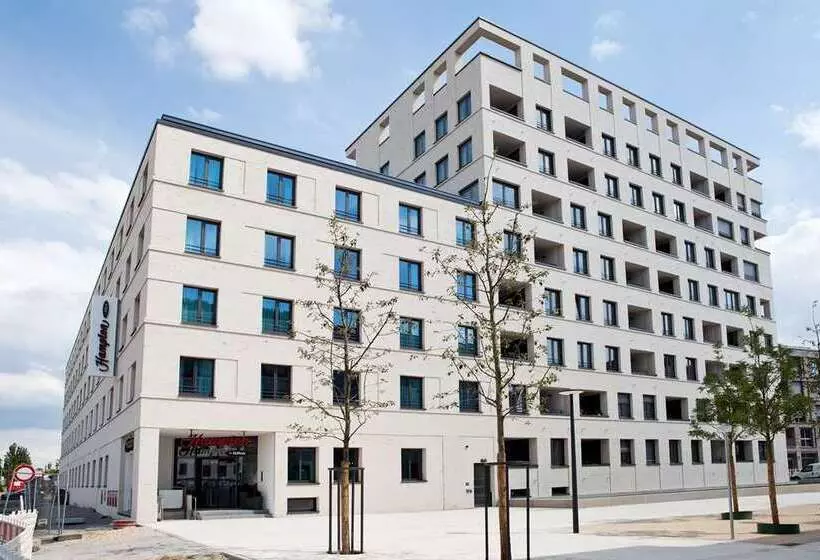 Hotelli Hampton By Hilton Regensburg