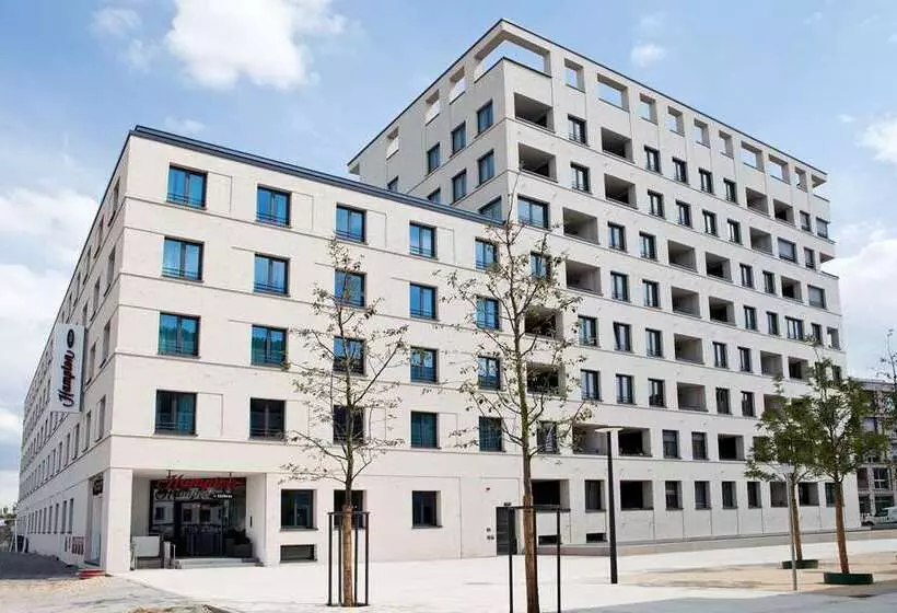 Hotelli Hampton By Hilton Regensburg